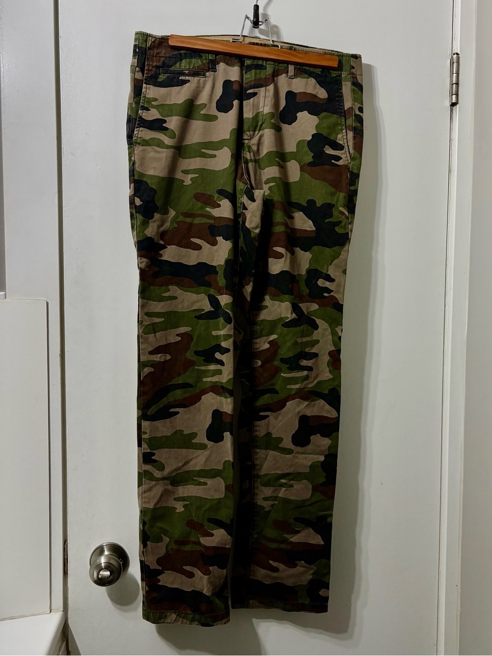 GAP Women’s Camouflage Cargo Pants in Green/Brown